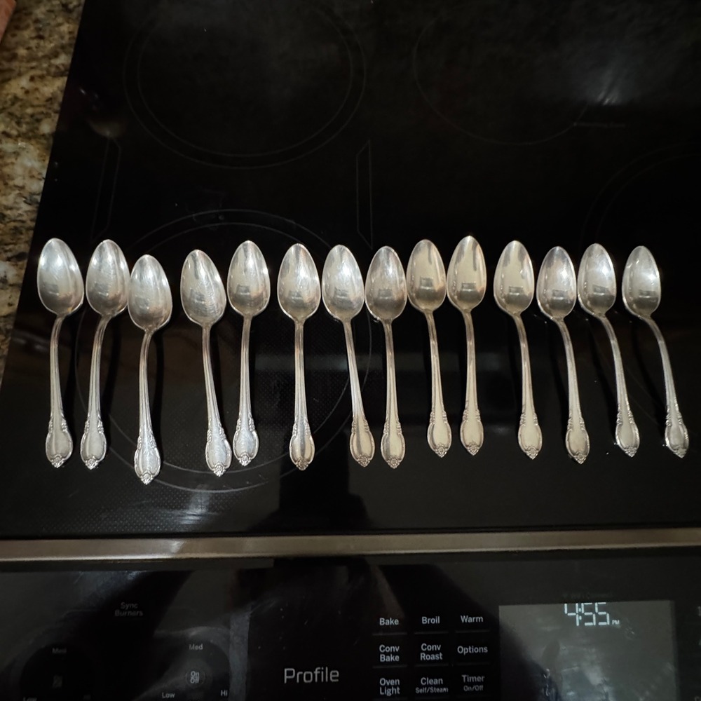 14pc 1847 Rogers Bros Remembrance Silverplate Teaspoons Vintage IS Floral Set
